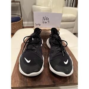 Nike Free RN Running Shoes Women’s Size 7 Black White Lightweight